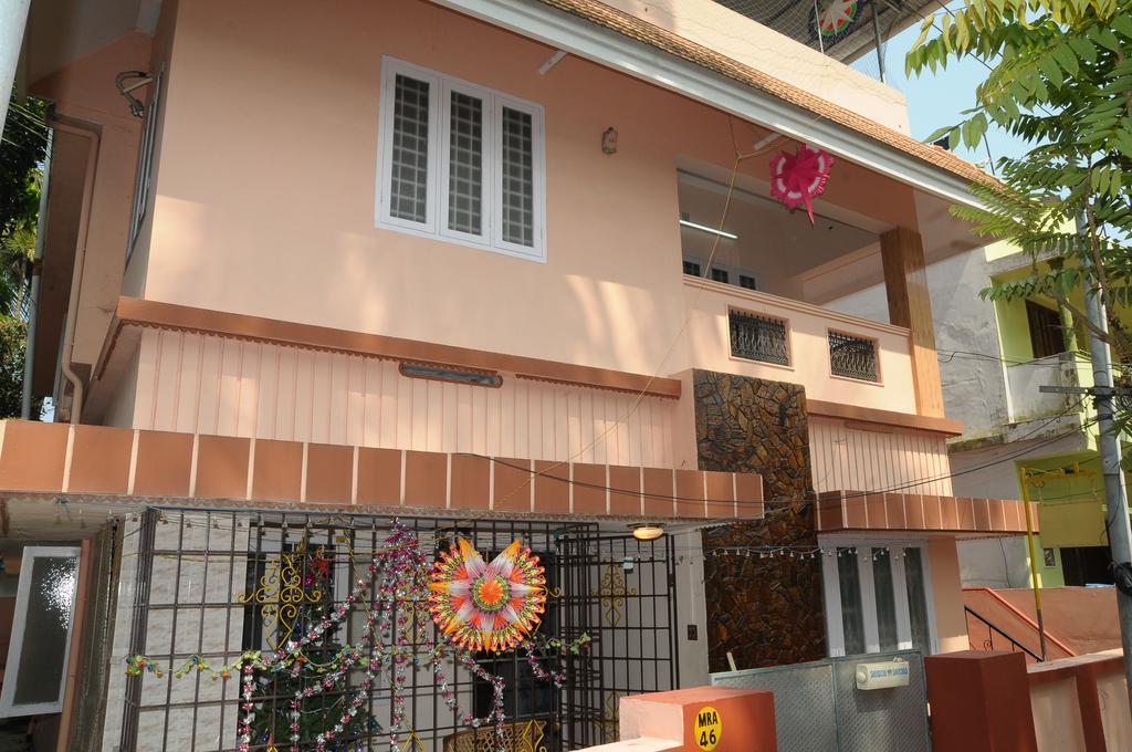 Valiyathayil Home Stay Kochi ภายนอก รูปภาพ