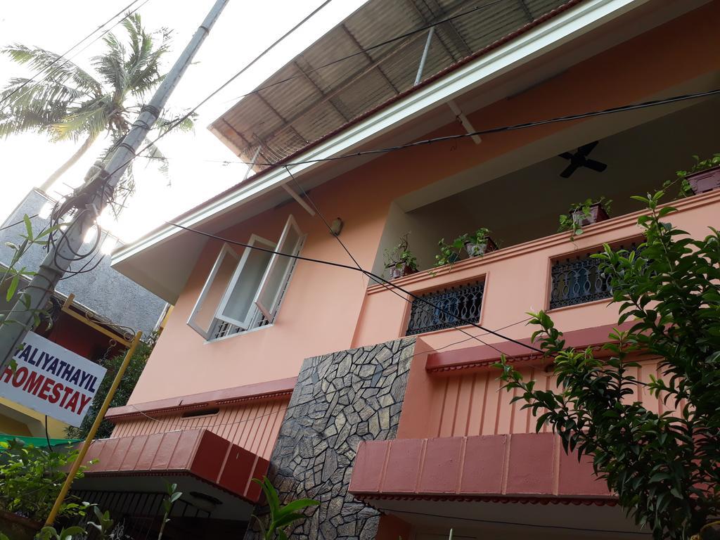 Valiyathayil Home Stay Kochi ภายนอก รูปภาพ