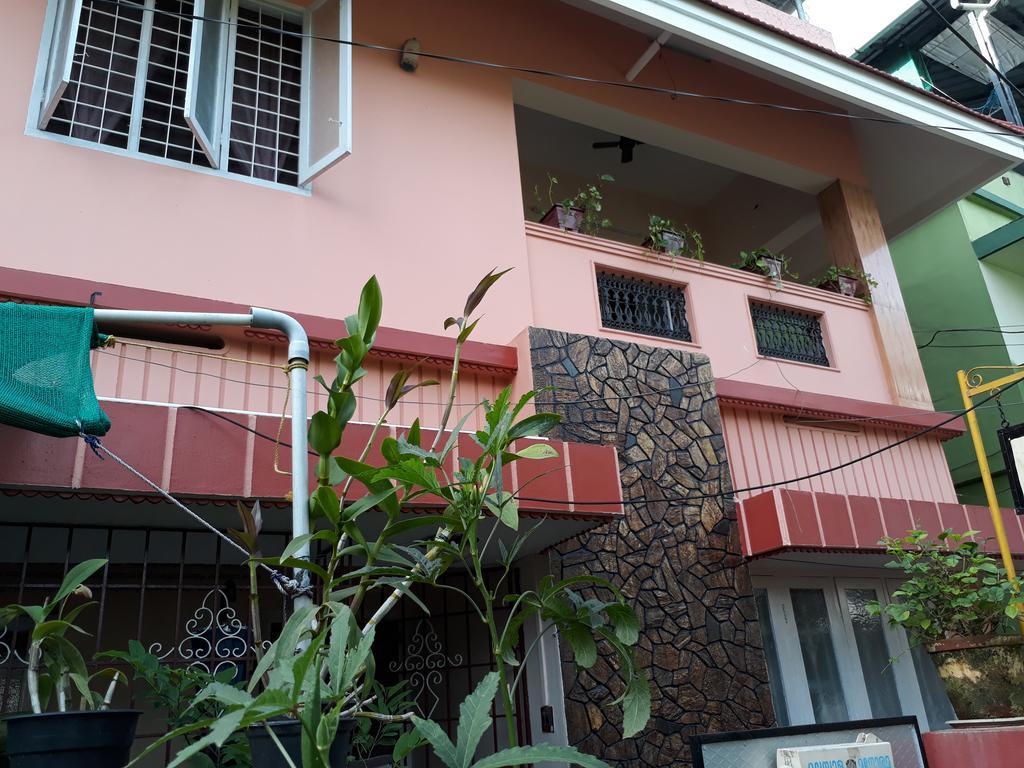 Valiyathayil Home Stay Kochi ภายนอก รูปภาพ