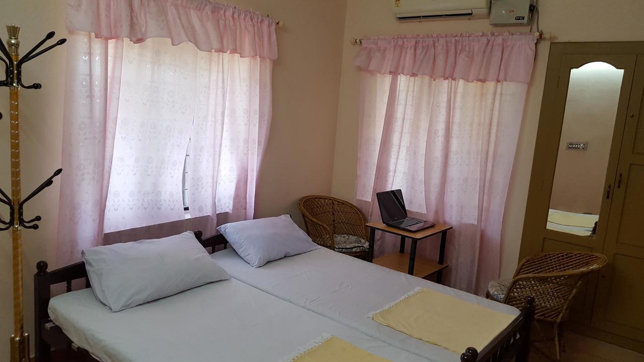 Valiyathayil Home Stay Kochi ภายนอก รูปภาพ