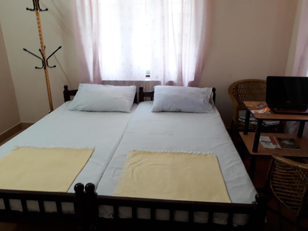 Valiyathayil Home Stay Kochi ภายนอก รูปภาพ