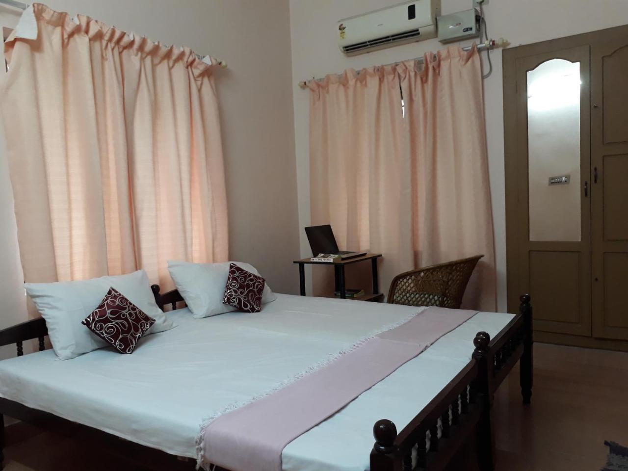 Valiyathayil Home Stay Kochi ภายนอก รูปภาพ